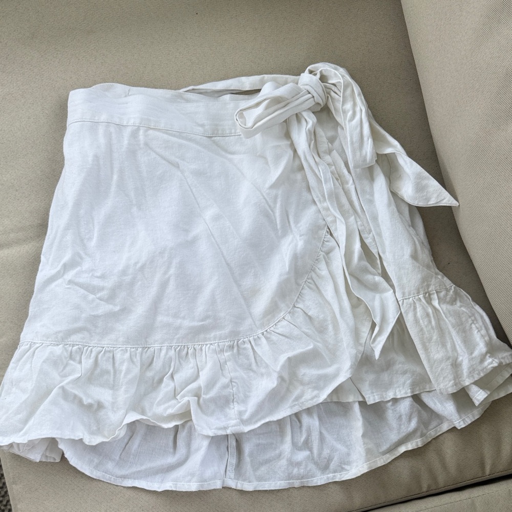 Aerie White Ruffle Mini Skirt
